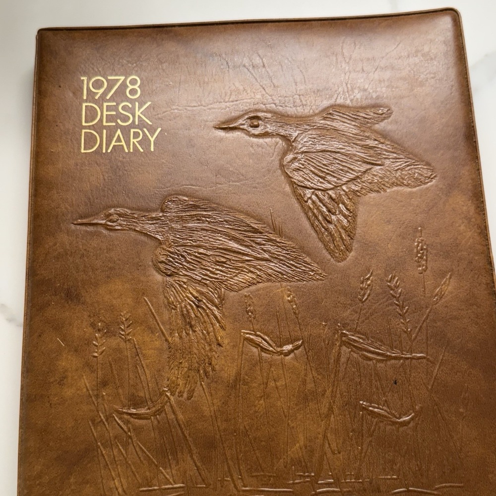 Vintage 1978 Desk Diary‎ Calendar– Embossed Faux Leather Cover – Birds & Wheat - Picture 2 of 13